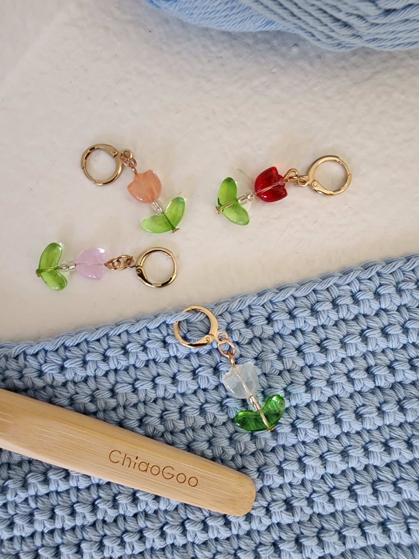 Glass Tulip Stich Markers with Clasp (4pcs)
