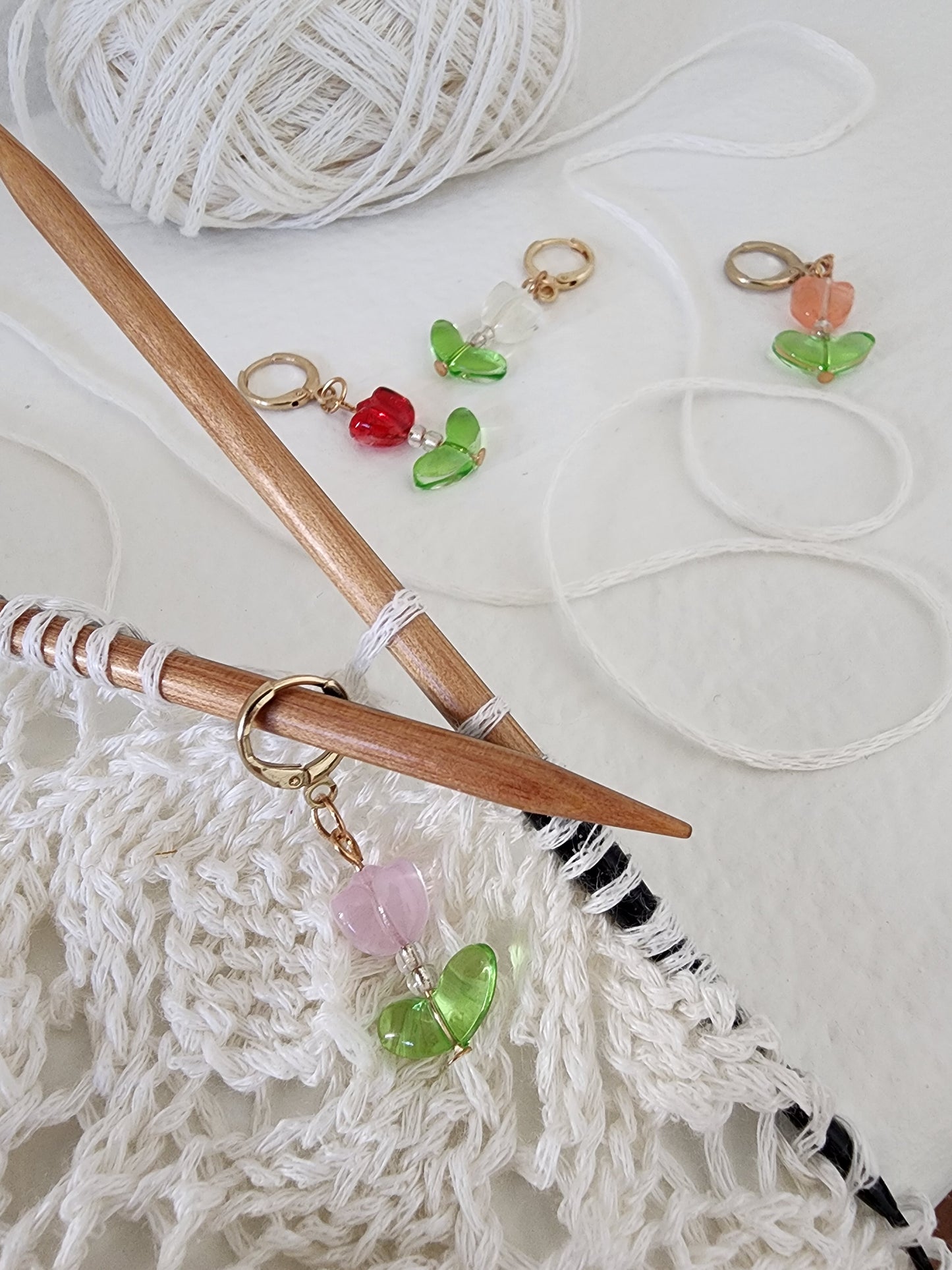 Glass Tulip Stich Markers with Clasp (4pcs)