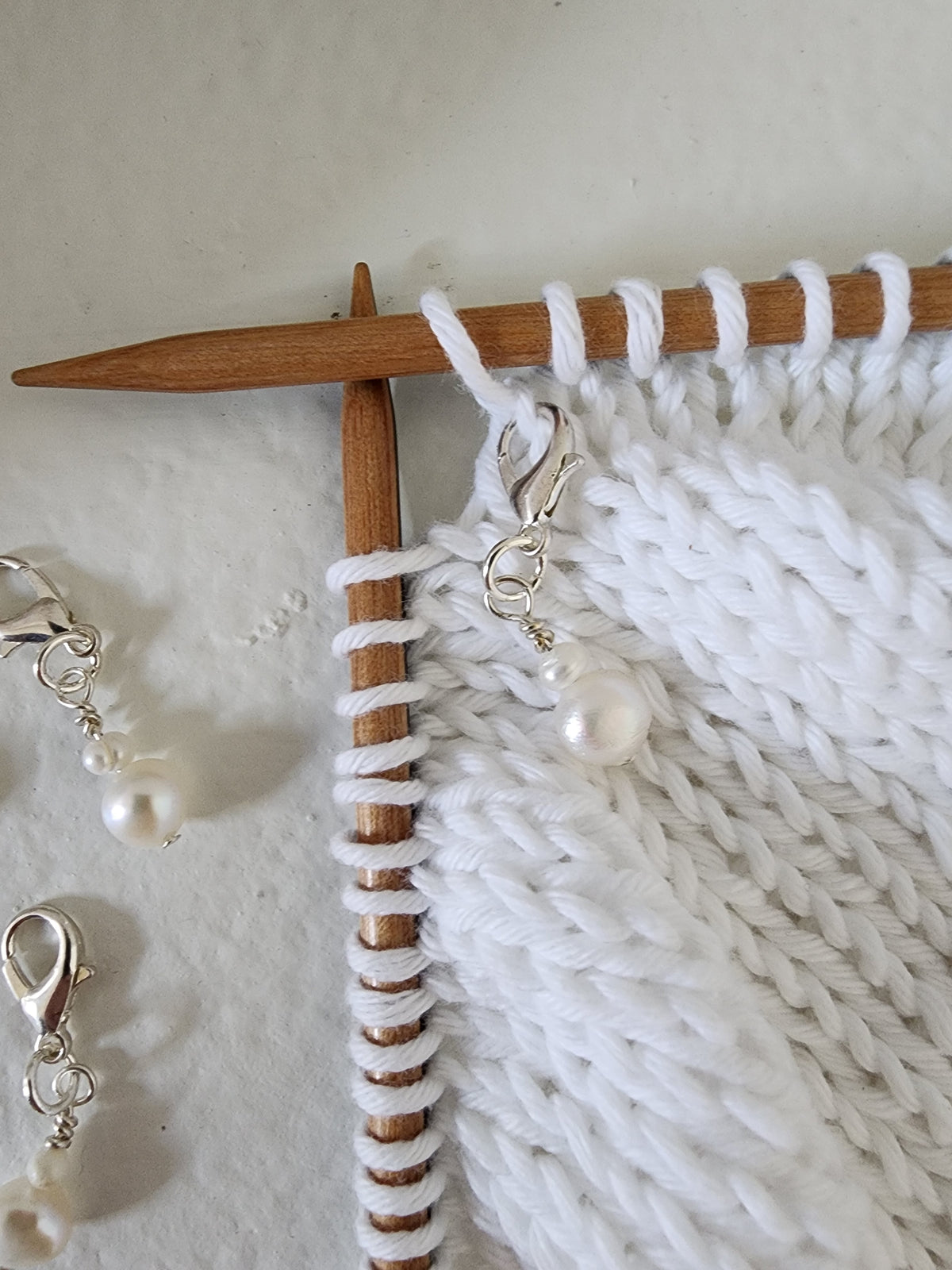Double White Pearl Stitch Markers – Silver (4pcs)
