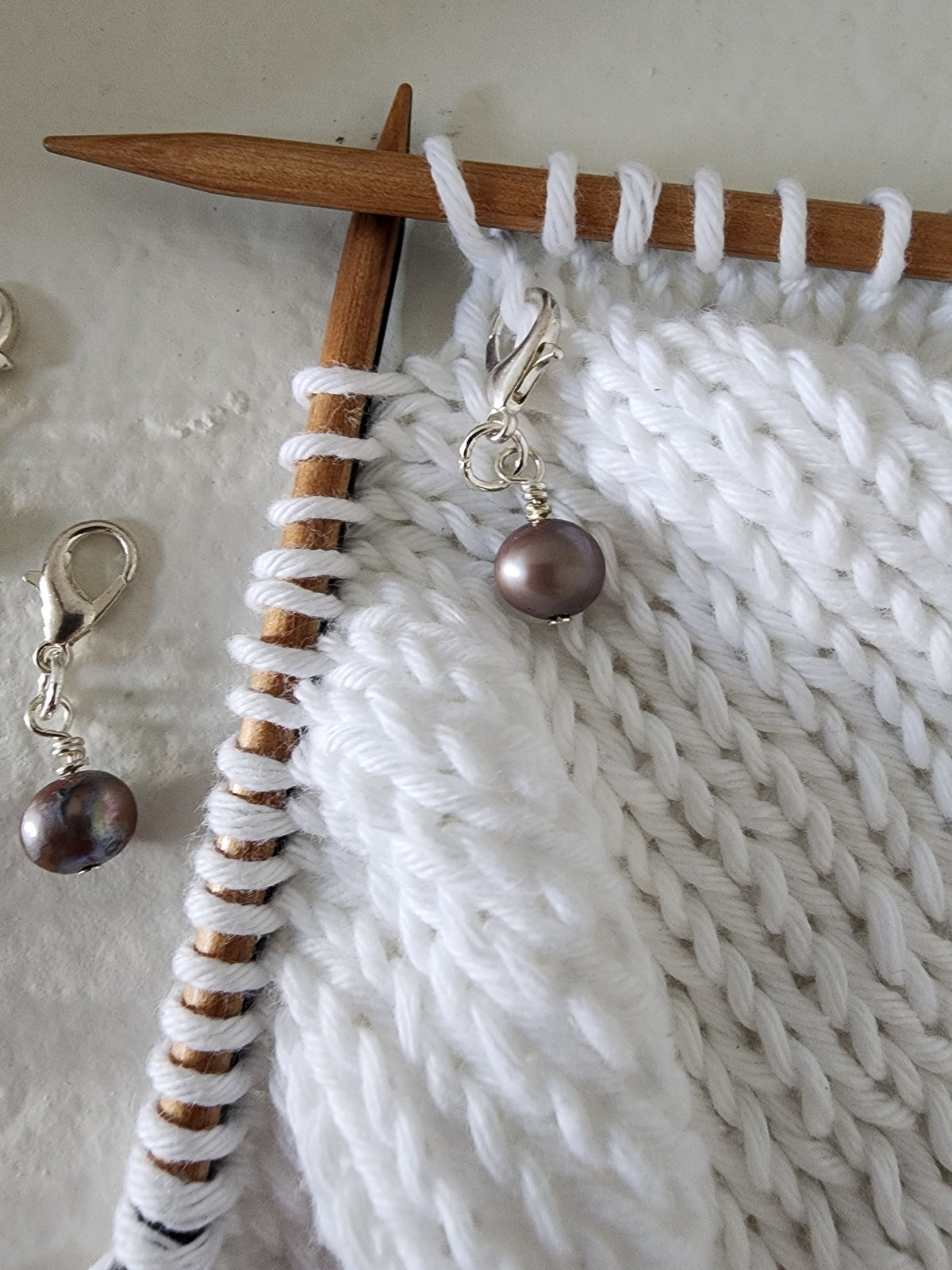 Gray Pearl Stitch Marker Set – Silver (4pcs)