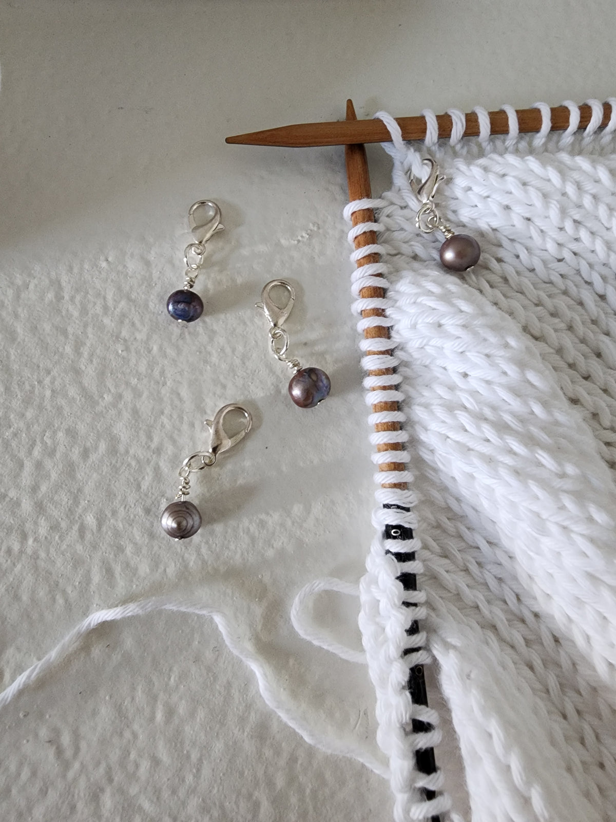 Gray Pearl Stitch Marker Set – Silver (4pcs)