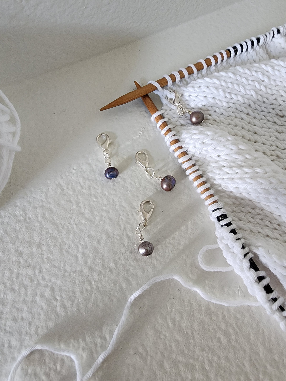 Gray Pearl Stitch Marker Set – Silver (4pcs)