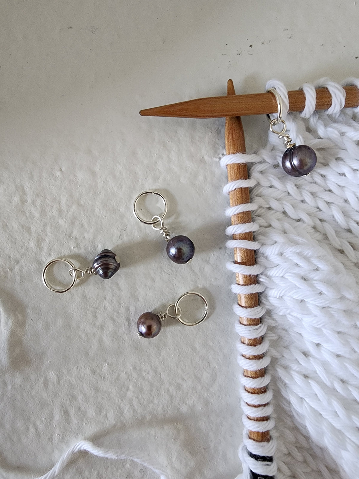 Gray Pearl Stitch Marker Set – Silver (4pcs)