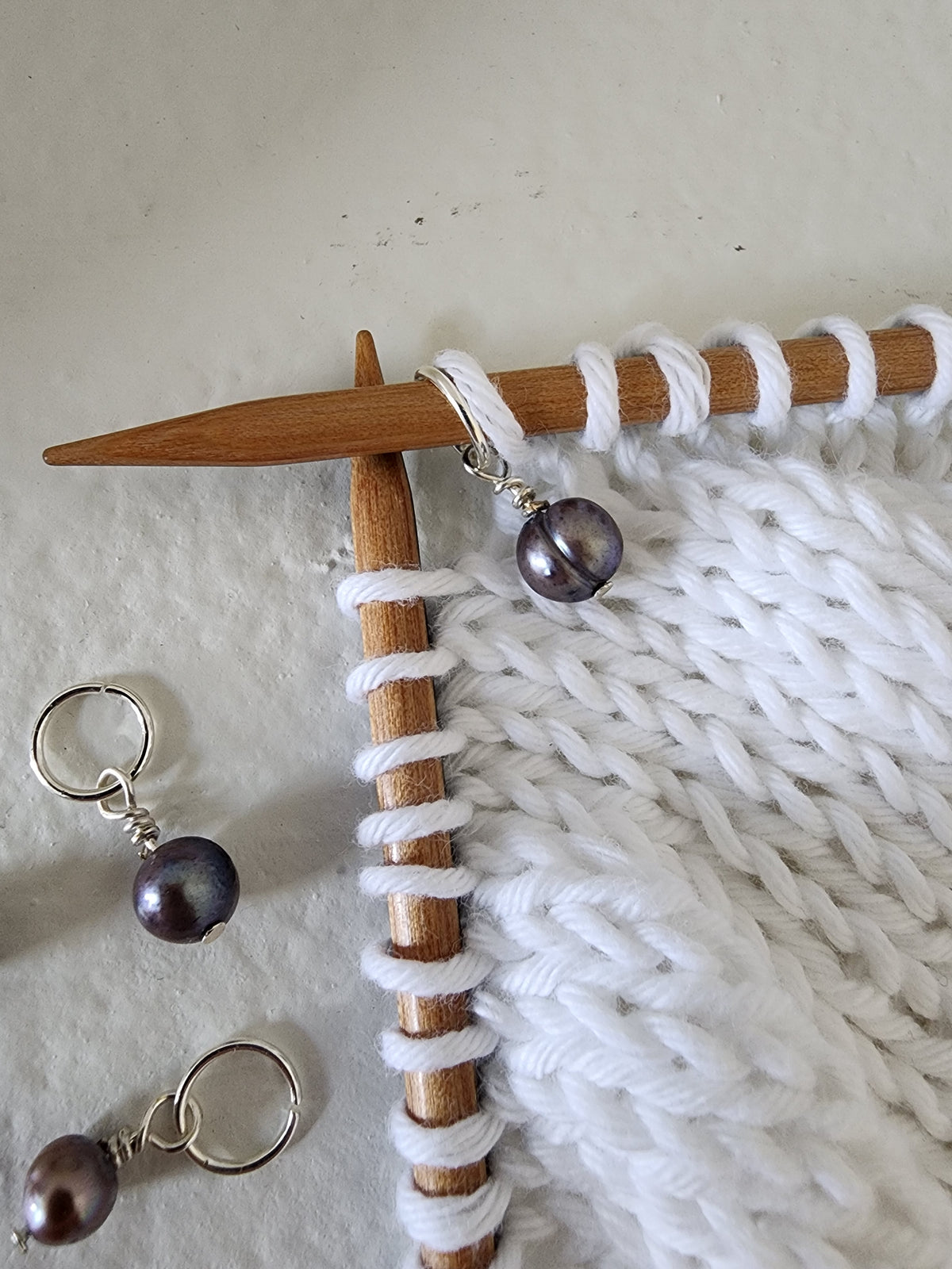 Gray Pearl Stitch Marker Set – Silver (4pcs)