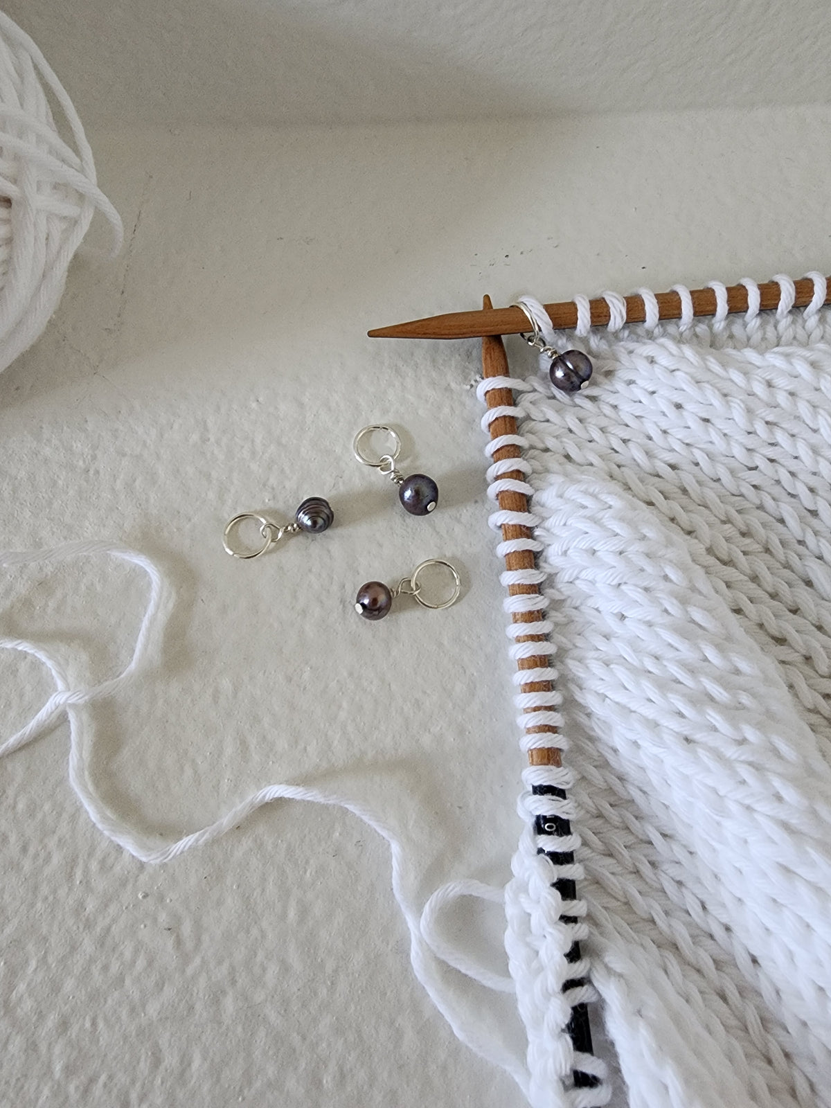 Gray Pearl Stitch Marker Set – Silver (4pcs)