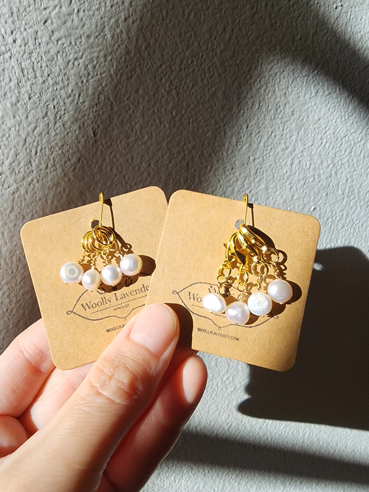 White Pearl Stitch Markers - Gold (4pcs)
