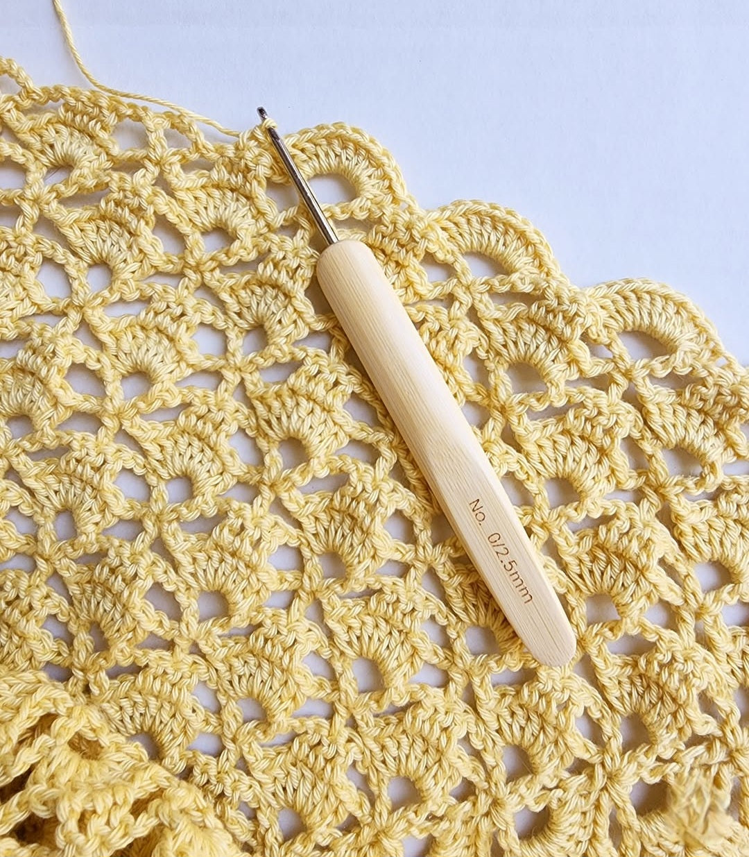 ChiaoGoo - Natural Bamboo - 5.5" Crochet Hook with Metal Head Size D (3.0 mm)